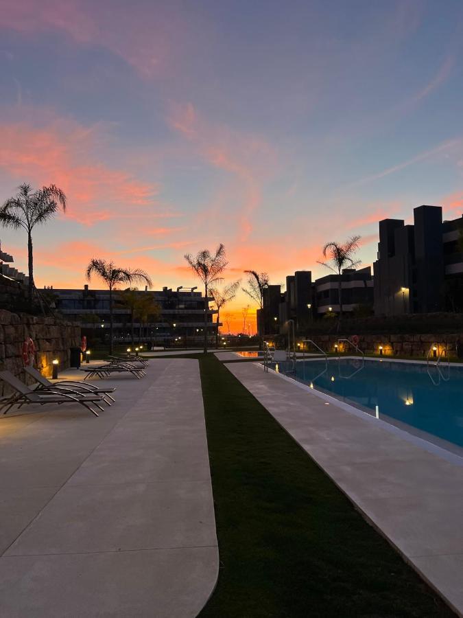The Golden Oasis Penthouse Διαμέρισμα Εστεπόνα Εξωτερικό φωτογραφία