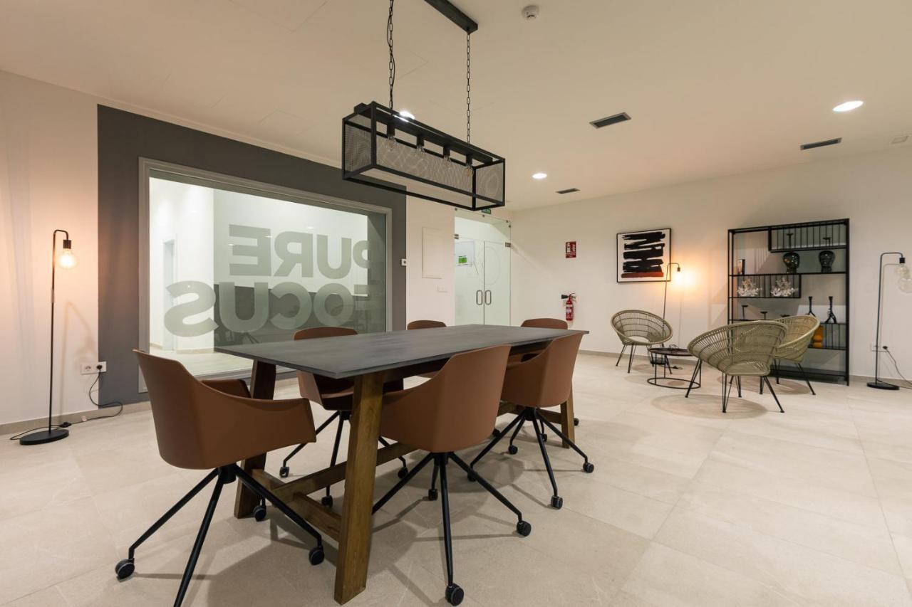 The Golden Oasis Penthouse Διαμέρισμα Εστεπόνα Εξωτερικό φωτογραφία