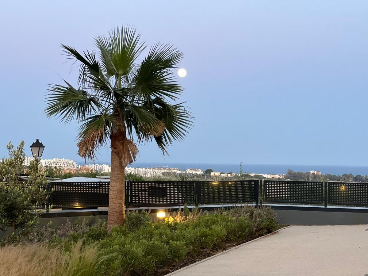 The Golden Oasis Penthouse Διαμέρισμα Εστεπόνα Εξωτερικό φωτογραφία